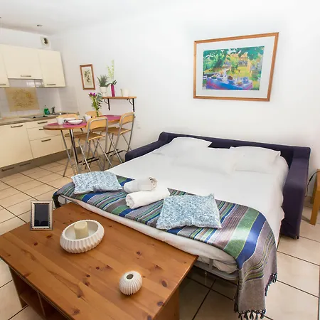 Apartment Studios Alea *